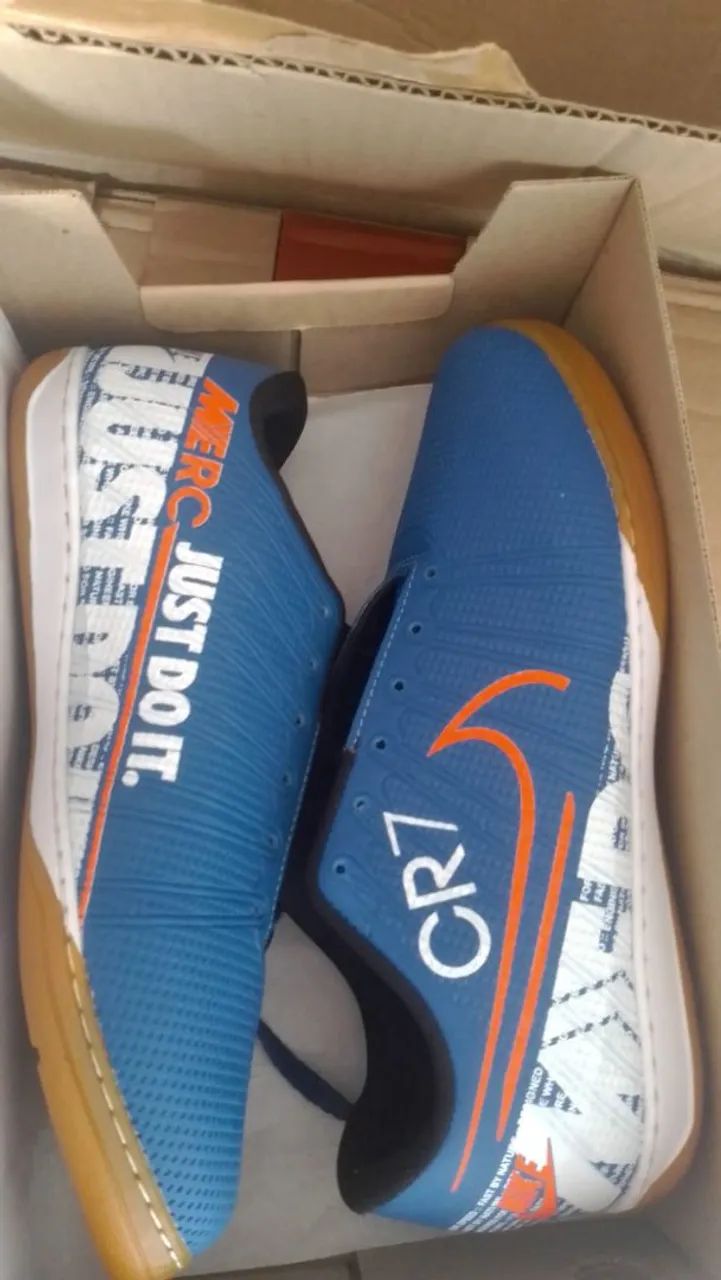 Tênis de futsal 