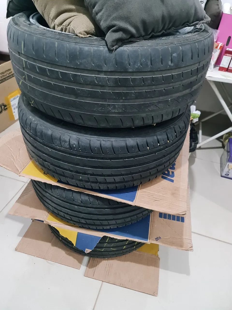 Aro 17 com pneus 205 45 / 17