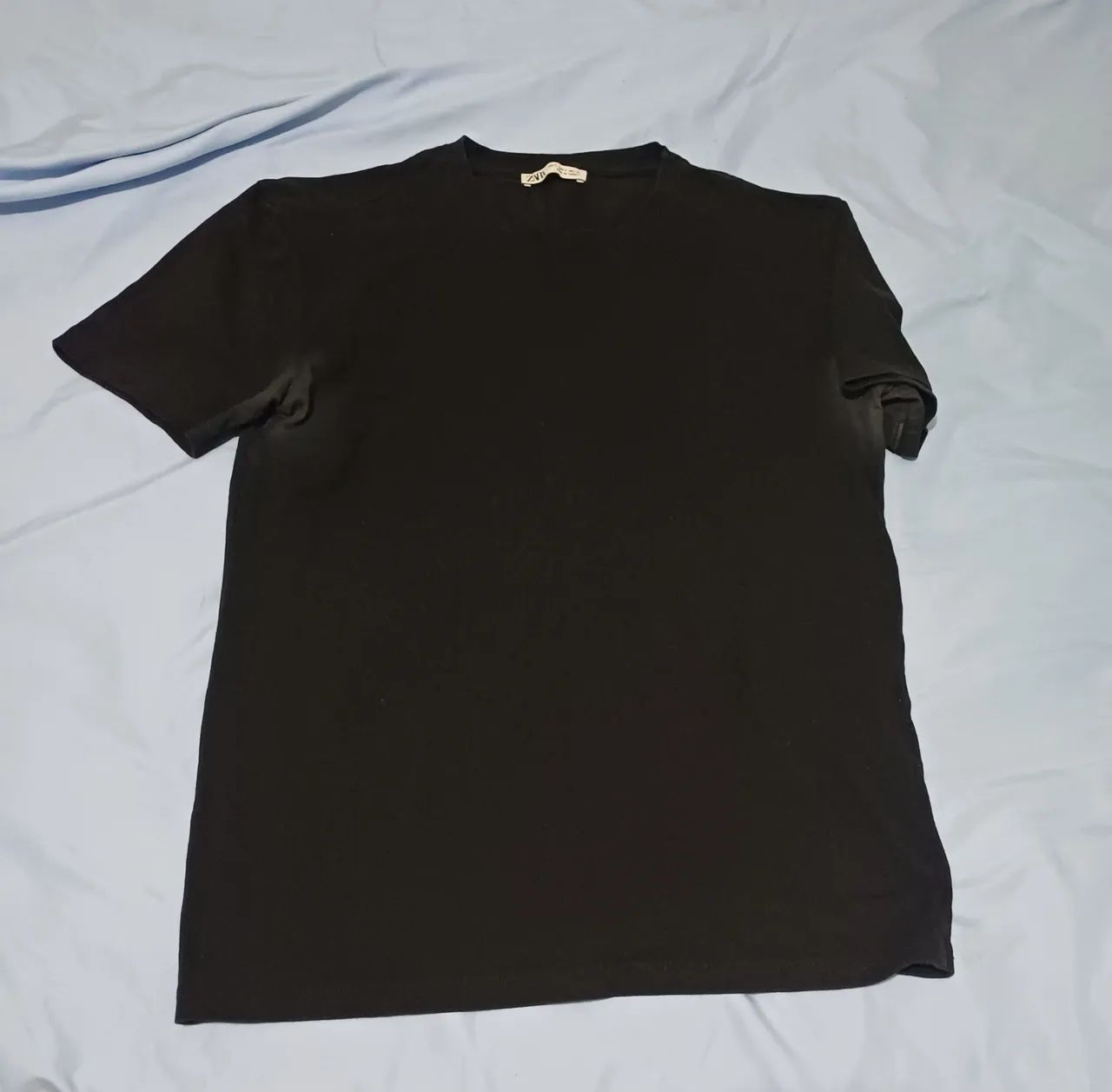 Kit 3 Camisas  Zara e Levis  Original - Foto 3