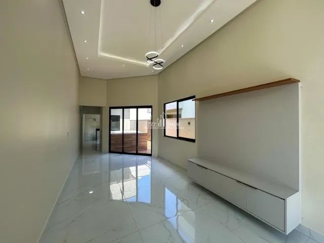 Excelente casa térrea com 3 suítes Sendo uma master com Armários. - Foto 4