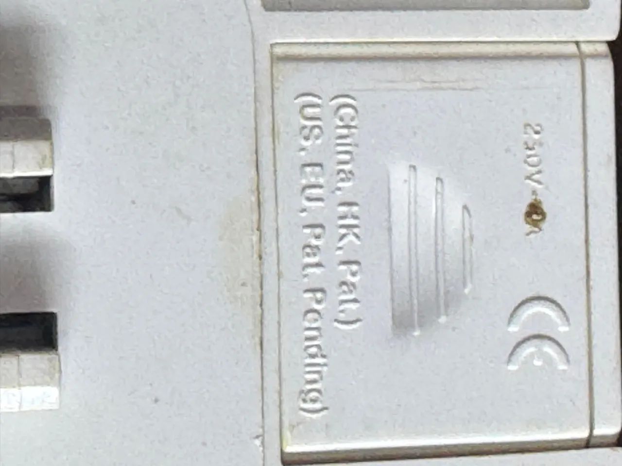 Adaptador de tomada com USB - Foto 2