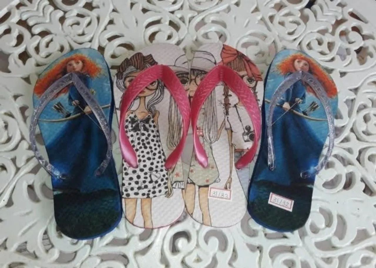lote com 10 chinelos infantis  - Foto 2