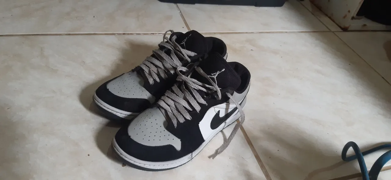 Air Jordan 1 Low - Cinza e Preto