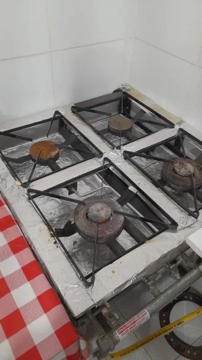 Forno a gás e fogão industrial com 4 bocas - Foto 2
