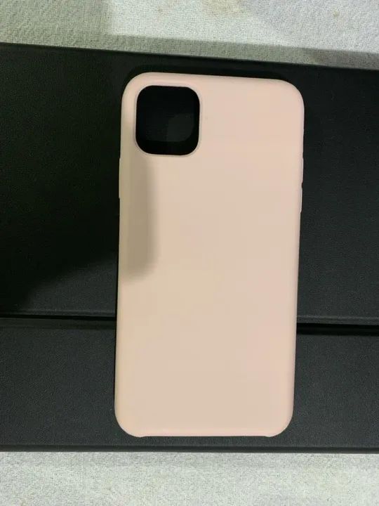 Capinhas Silicone Apple iPhone 11 semi nova. - Foto 6