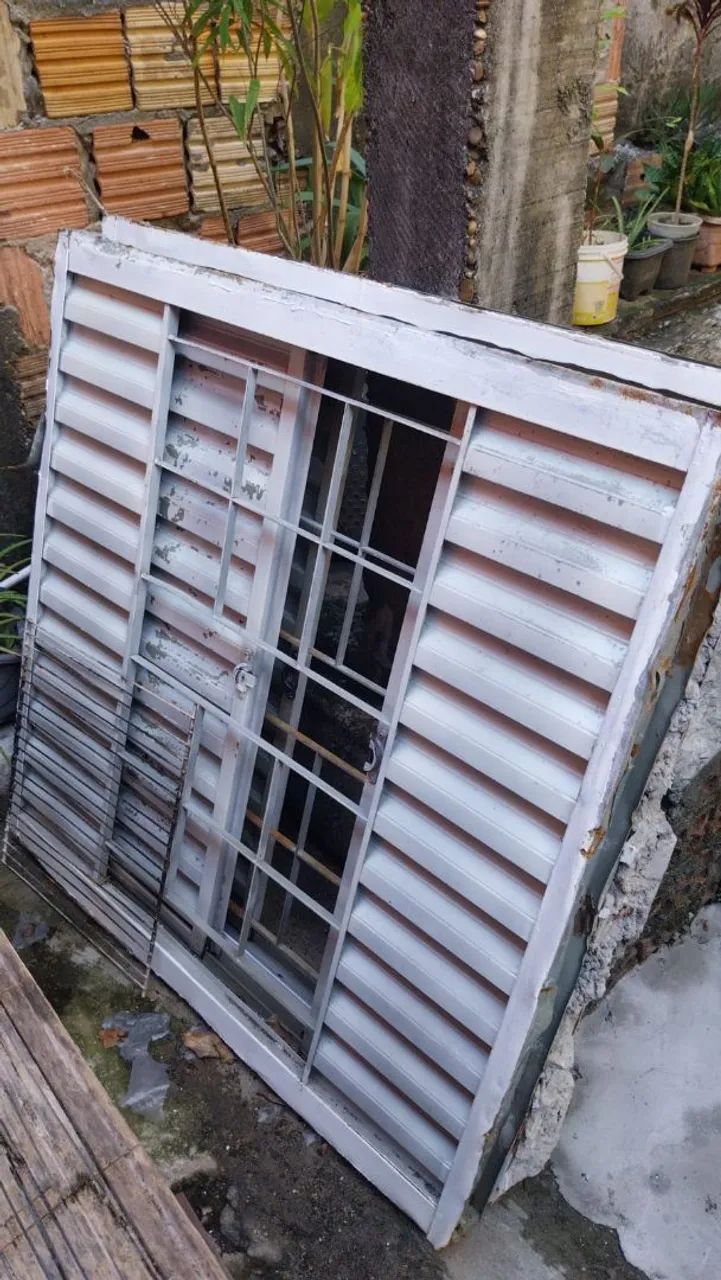 Janela de Alumínio com Grade 150 cada