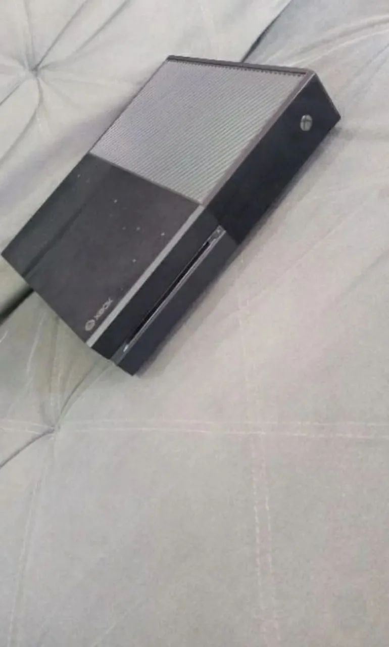 X box one fat Acompanha Naruto Storm (físico) / controle usado (fonte externa com problema