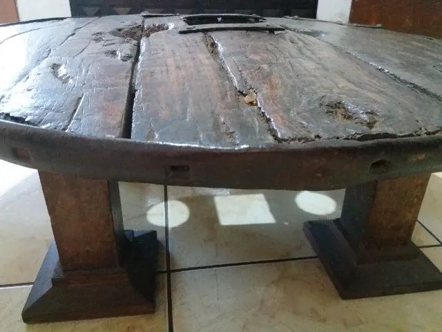 Mesa De Centro Raríssima Adaptada Com Roda De Carro De Boi - Foto 4