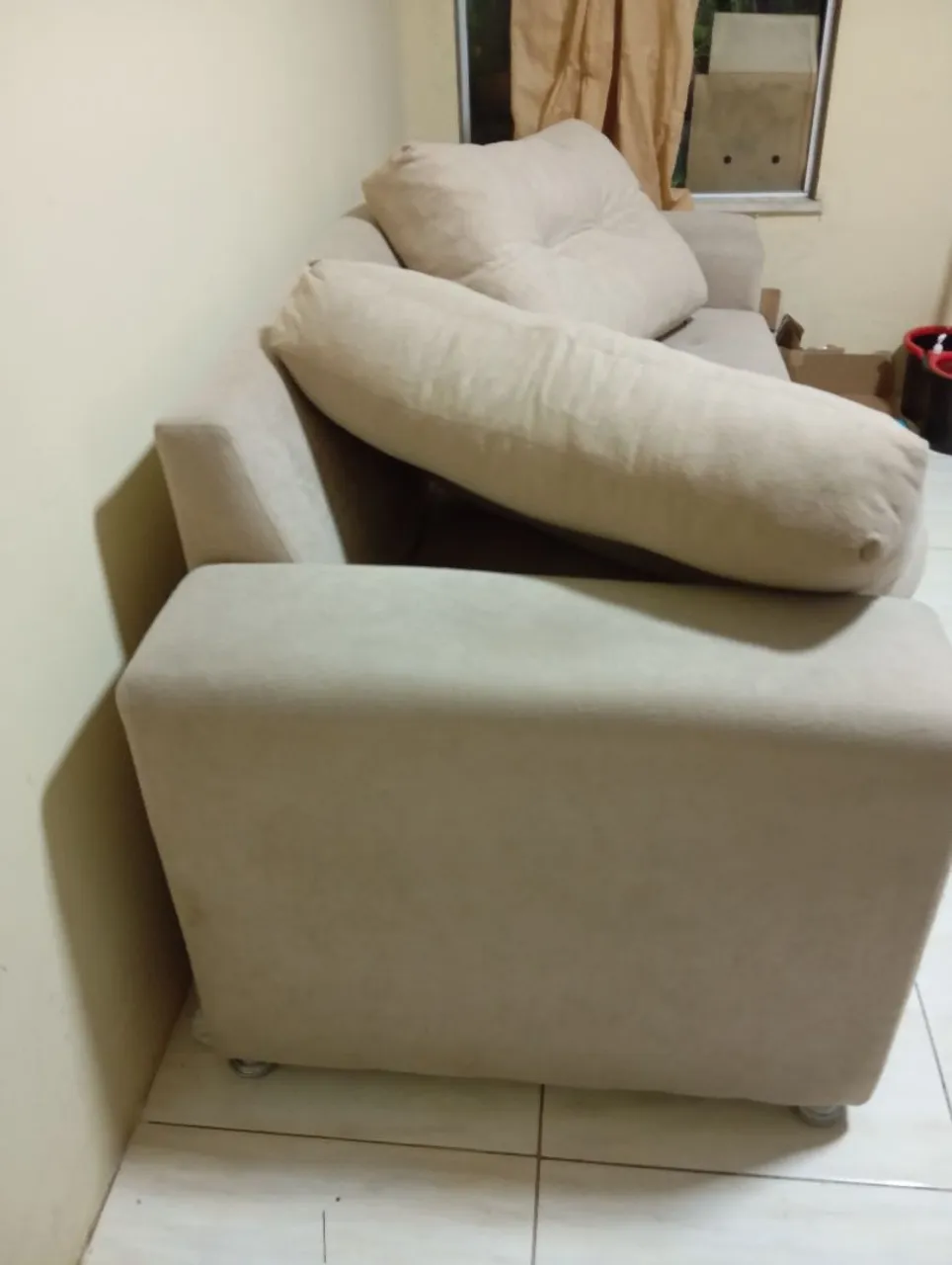 Sofá muito confortável e espaçoso semi/novo!