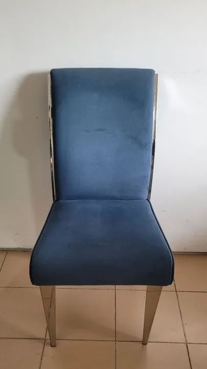 Conjunto de 4 cadeiras inox e veludo