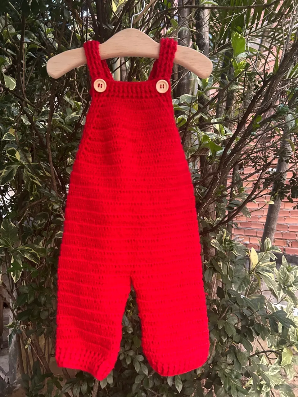 Macacão Infantil de Crochê Vermelho