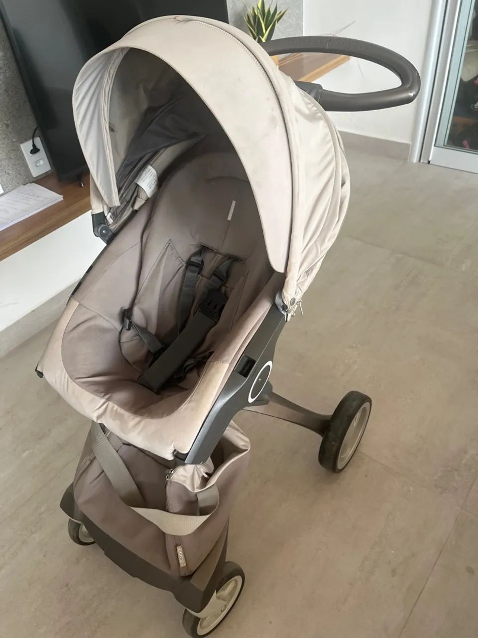 VENDO CARRINHO DE BEBÊ-STOKKE - Foto 2