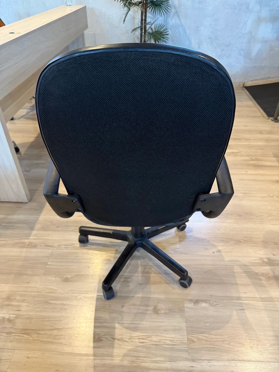 Cadeira executiva com rodas e braços - Foto 3