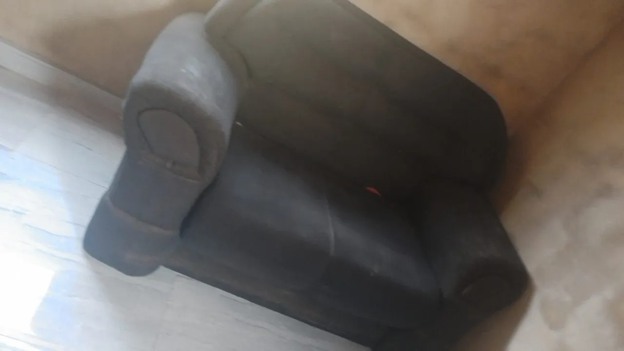 Vende-se sofá de dois lugares 