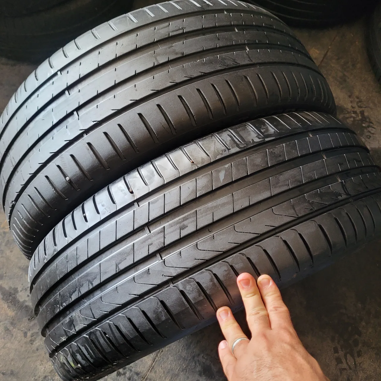 2 pneus 235/45/19 pirelli Scorpion semi-novo para jeep compass é outros(500 em 3× ct