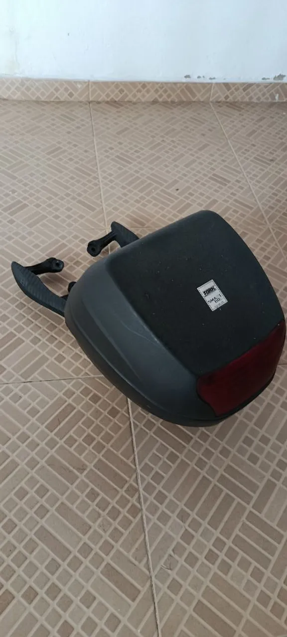 Baú para Moto com Refletor e Suporte - Preto