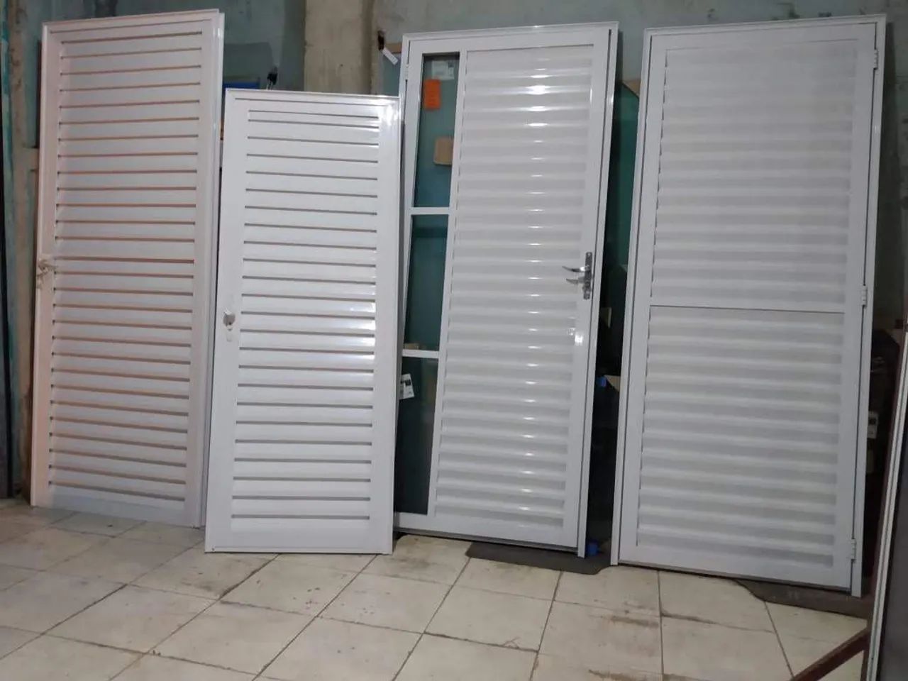 Portas de Alumínio Branco Linha Suprema 80x210 - Foto 2