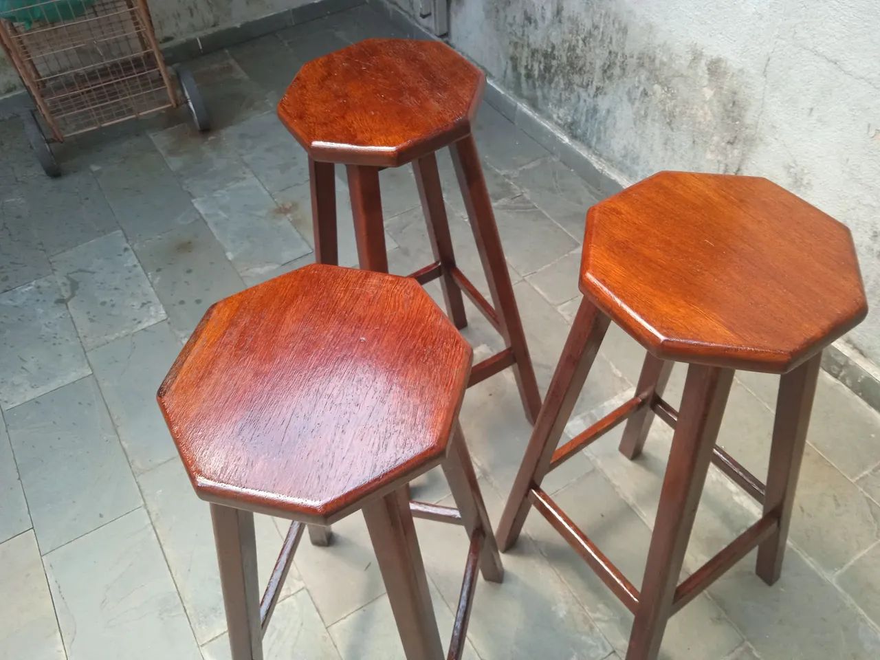 3 Banquetas de Madeira Maciça