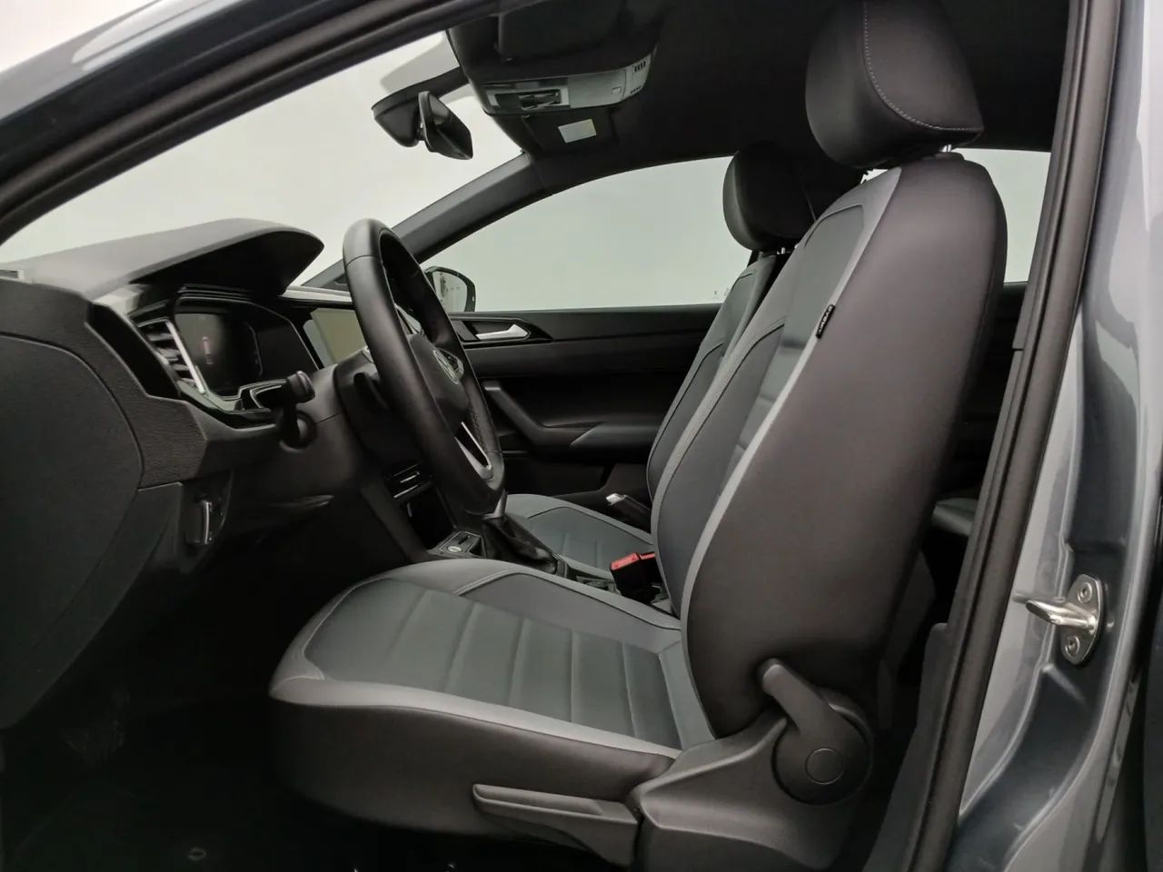 Volkswagen Nivus Highline 1.0 200 TSI Flex Aut., foto 16 de 18