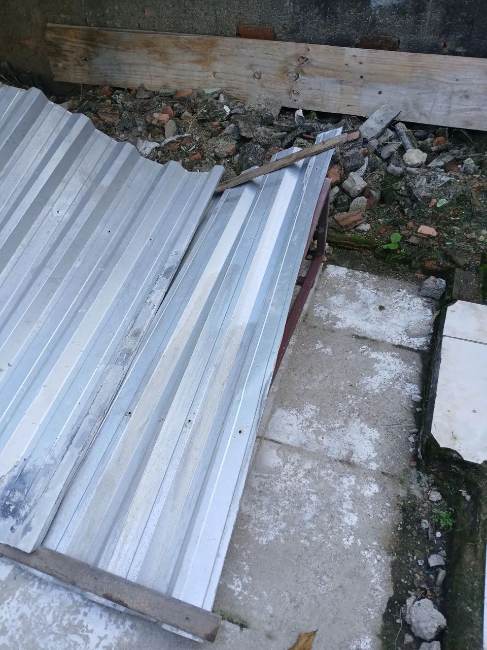 Toldo de estrutura de ferro e telha galvanizado  - Foto 5