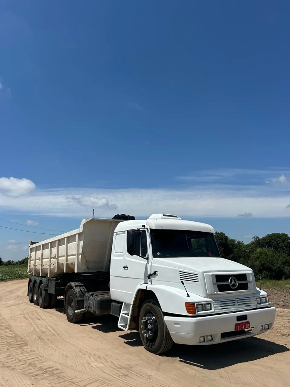 Conjunto 1630 e caçamba