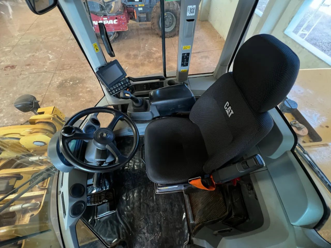 Pá Carregadeira Caterpillar 938 ano 2021 com 6.500 horas e ar condicionado, em SP - Foto 5