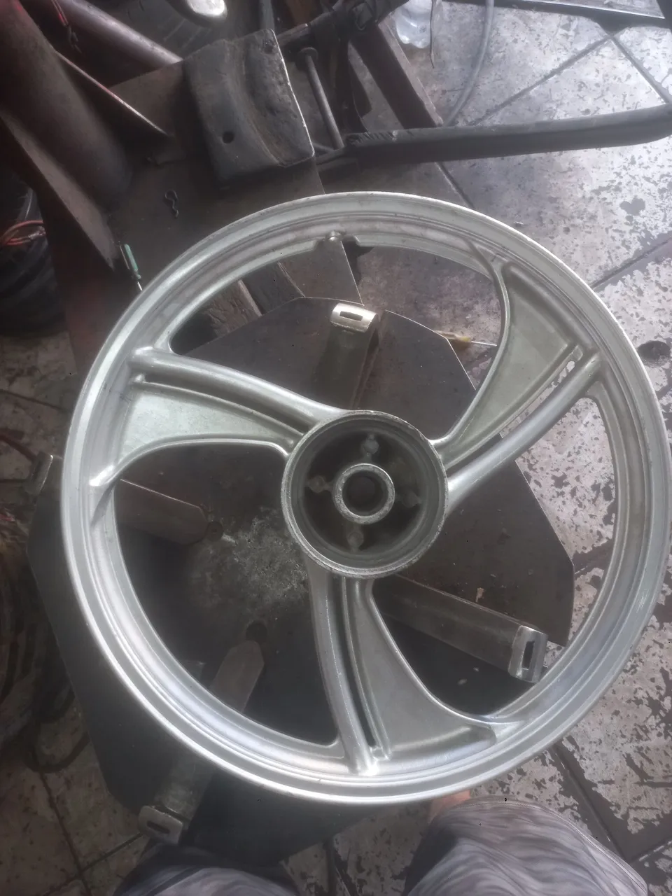 Roda de moto esportiva daelin