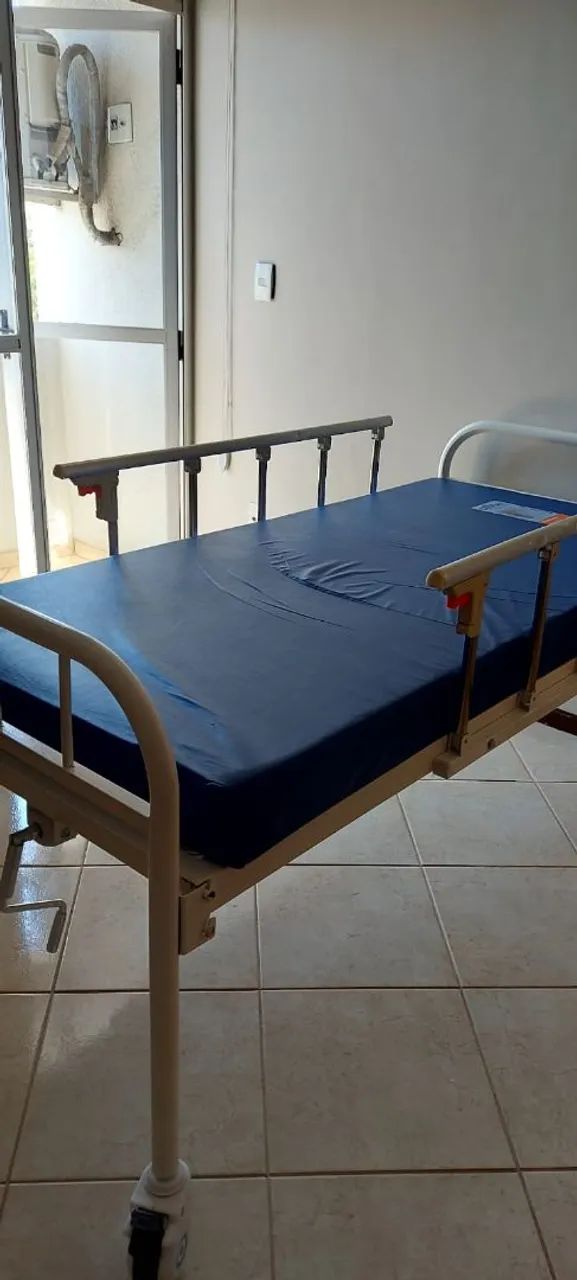Cama hospitalar com colchão, marca fowler, com regulagem e grade de proteção  - Foto 3