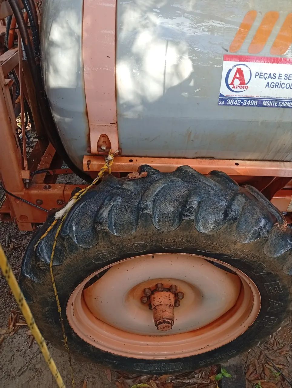 Pulverizador jacto 2000 litros - Tratores e máquinas agrícolas - Monte  Carmelo 1460975061 | OLX