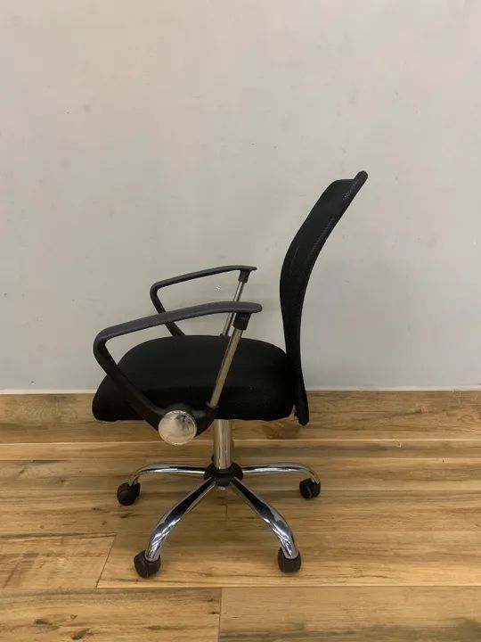 Cadeira de escritório Barcelos Preta - Usada (várias unidades disponíveis) - Foto 4
