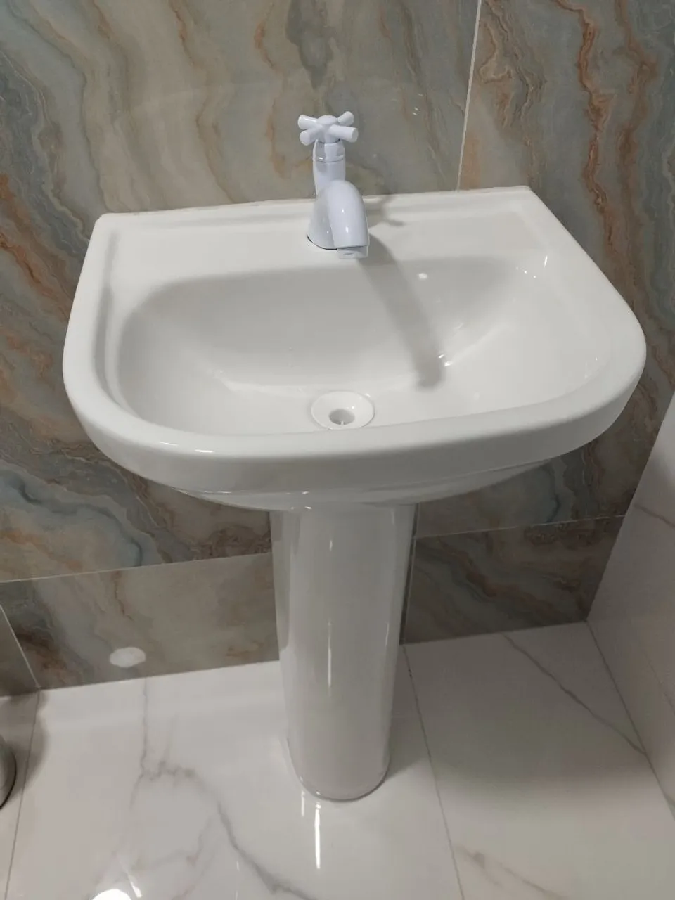 Cuba de cerâmica com coluna