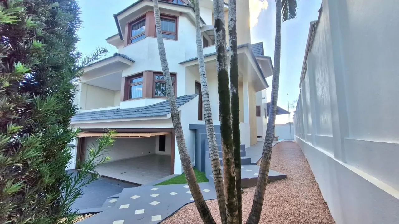 Sobrado para venda tem 345 metros quadrados com 4 quartos em Centro - Canoas - RS