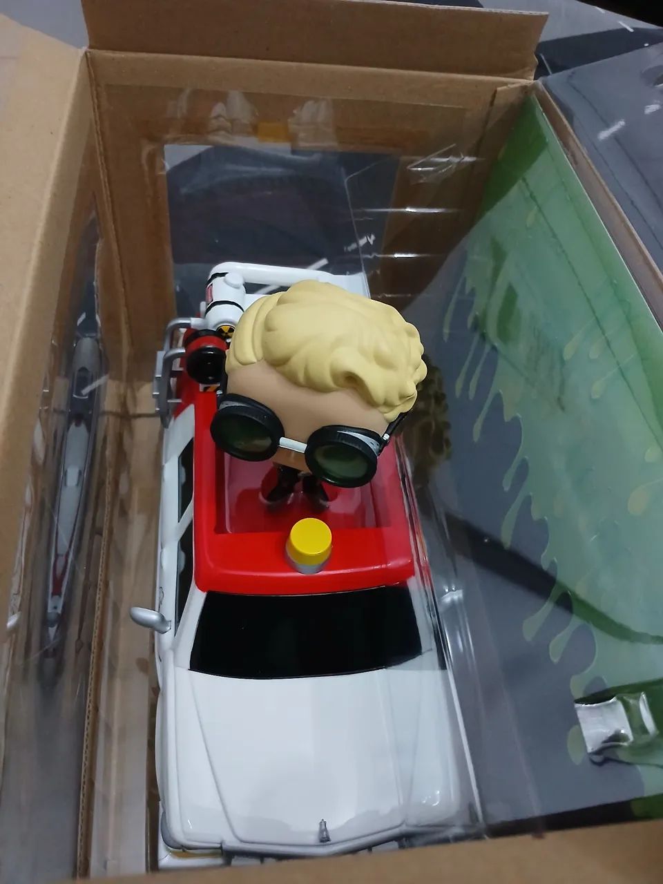Funko Pop Rides Ghostbusters Ecto-1 com Jillian Holtzmann - Foto 3