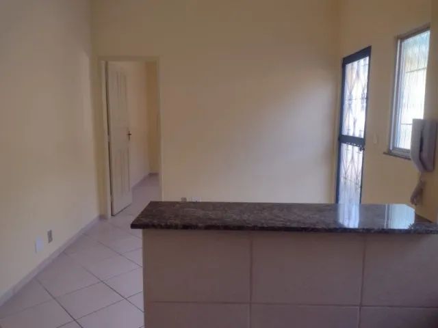 Casa 1 quarto, próximo à Praça da Valqueire MIL REAIS