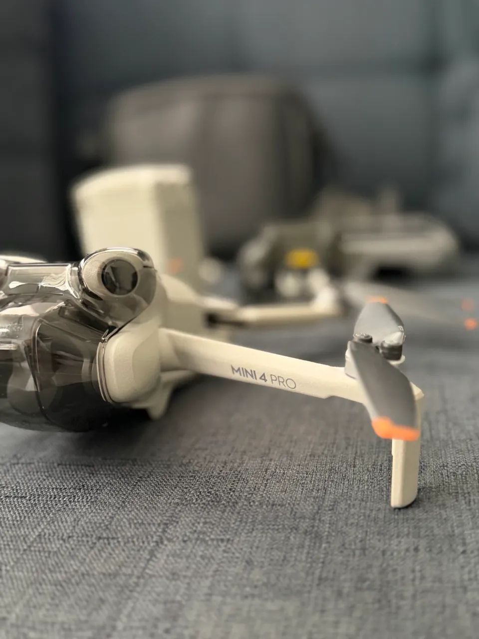 DJI MINI 4 PRO - KIT FLY MORE COMBO - Foto 4