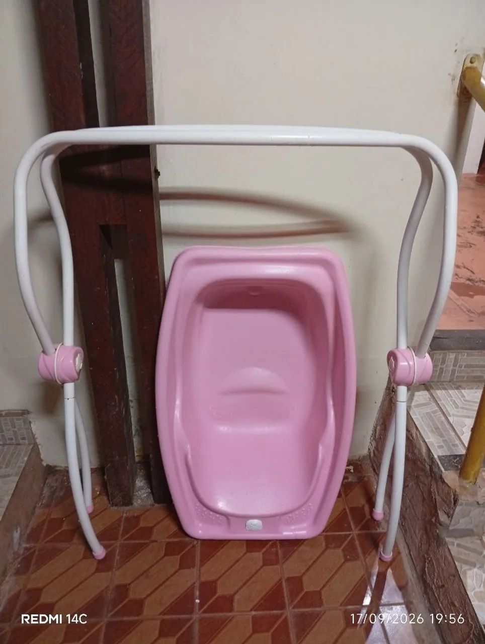 Banheira infantil com suporte. - Foto 5
