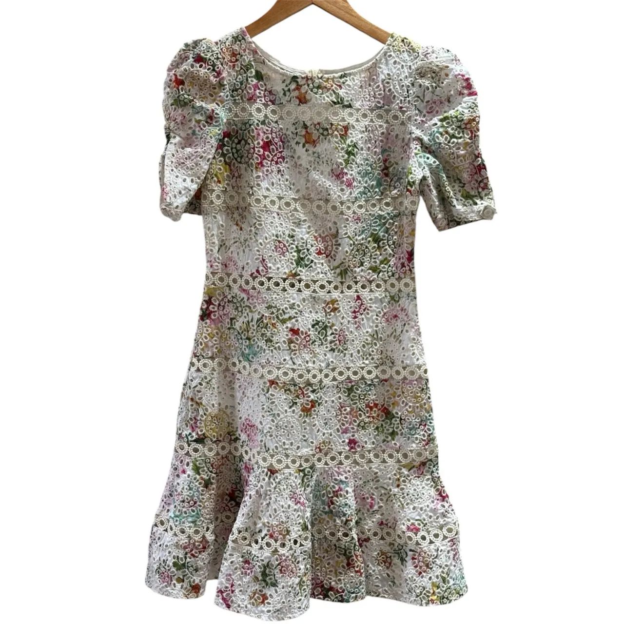 vestido floral bordado em laise com forro - Foto 3