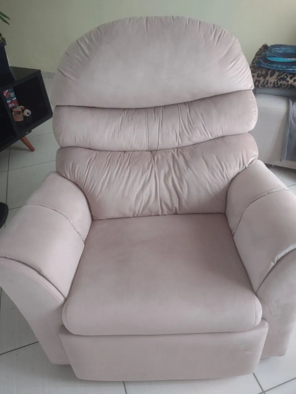 Vendo poltrona para extensão de cílios ou outros.