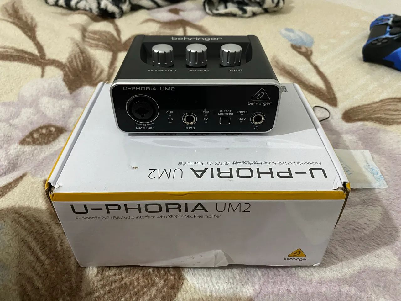 Interface de Áudio Behringer U-Phoria UM2 Preta