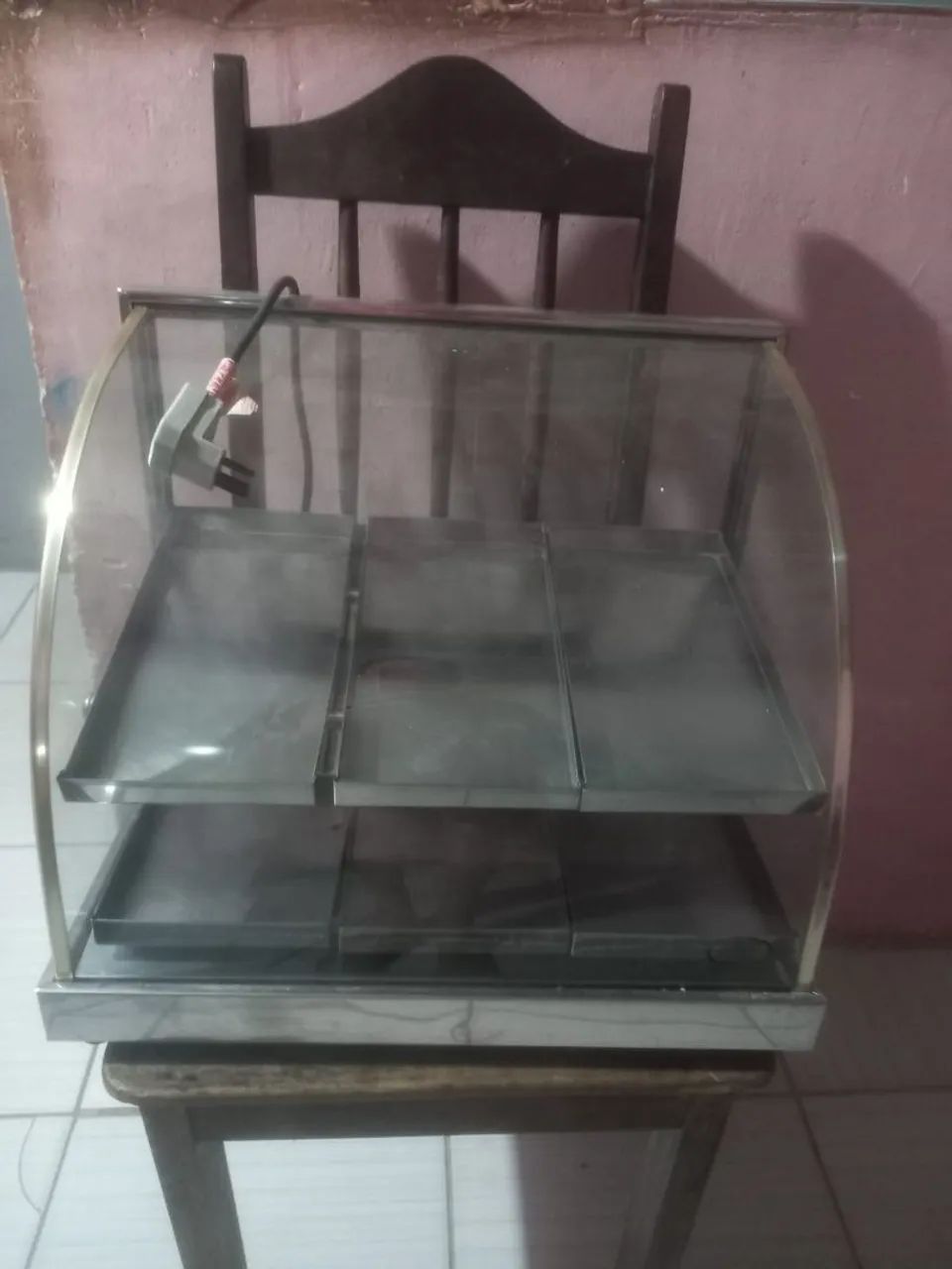 Vendo uma estufa em perfeito estado.