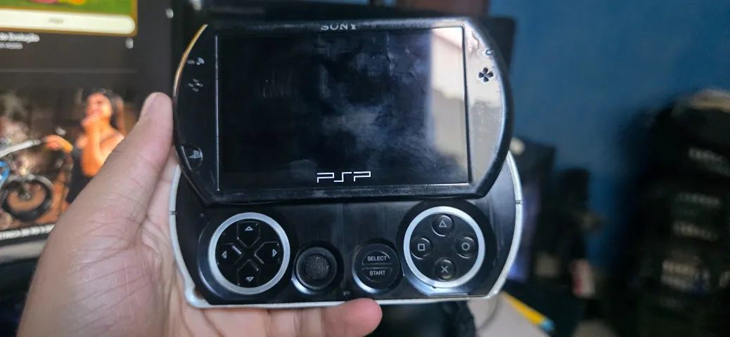Psp go preto com defeito nos botões pra cima e pra direita