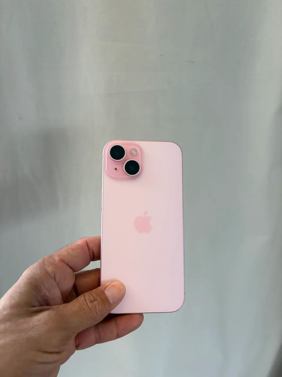 iPhone 15 128 GB, seminovo premium com 89% de bateria.