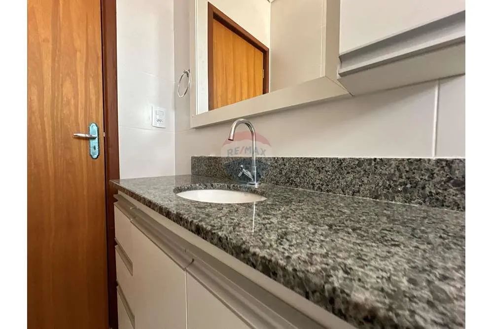 Apartamento no Ouro Verde 1 quarto com elevador - Foto 2
