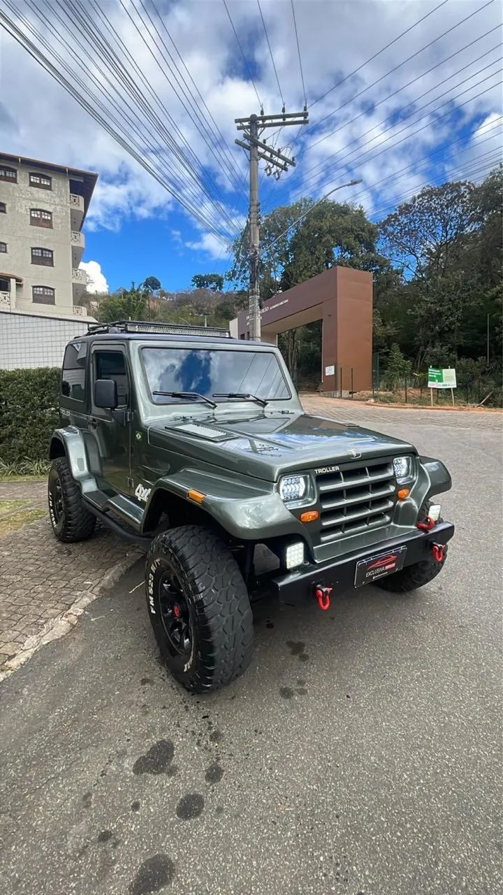 Troller T-4 2002