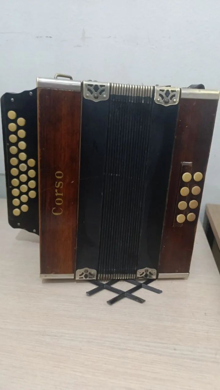 Acordeon oito baixos, colecionavel