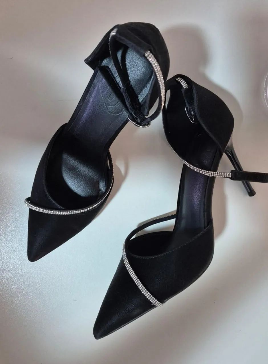 Scapin preto com detalhe de brilho