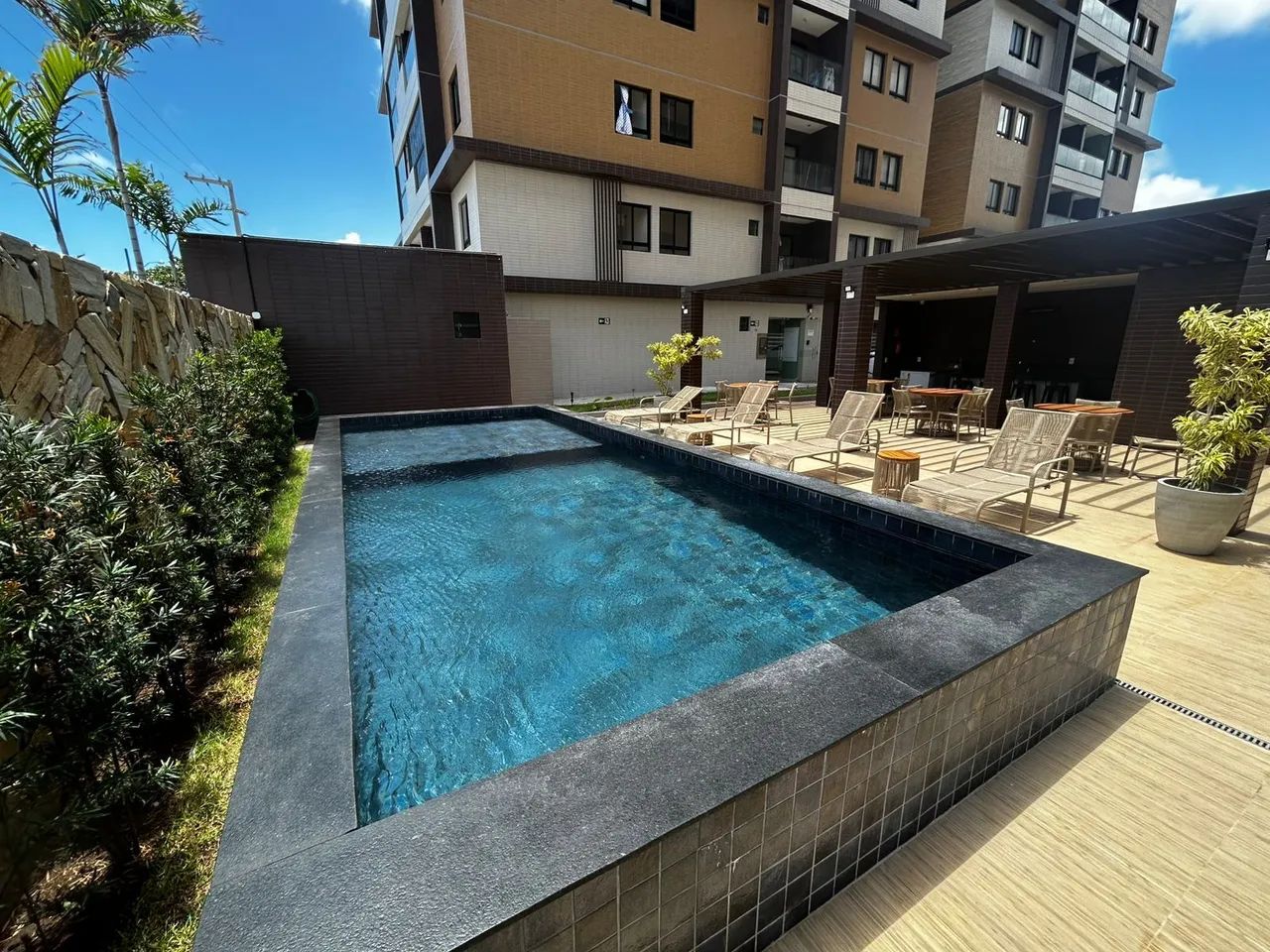 ALUGO APT 3QTS NA PRAIA DO POÇO 