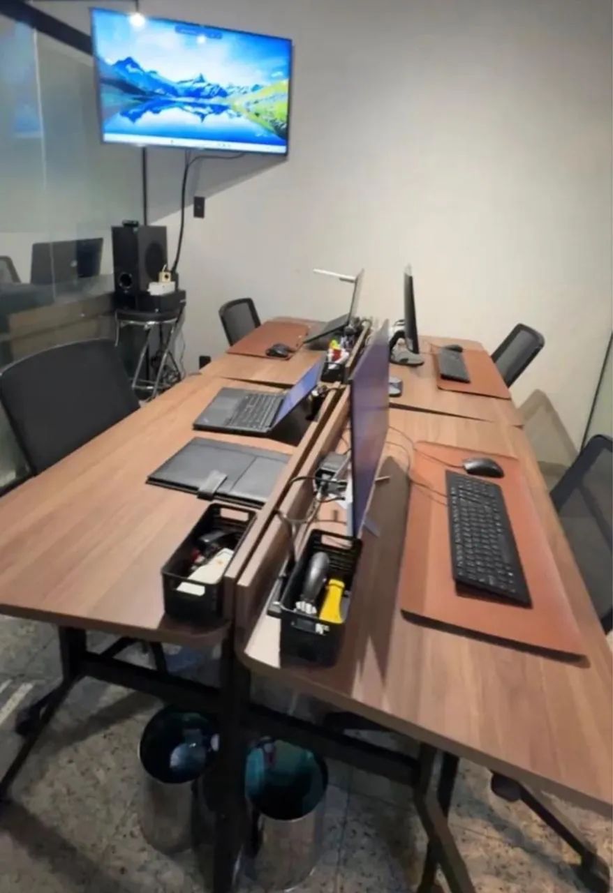 Sala comercial mobiliada e equipada com amplo espaço e divisórias em blindex   - Foto 4
