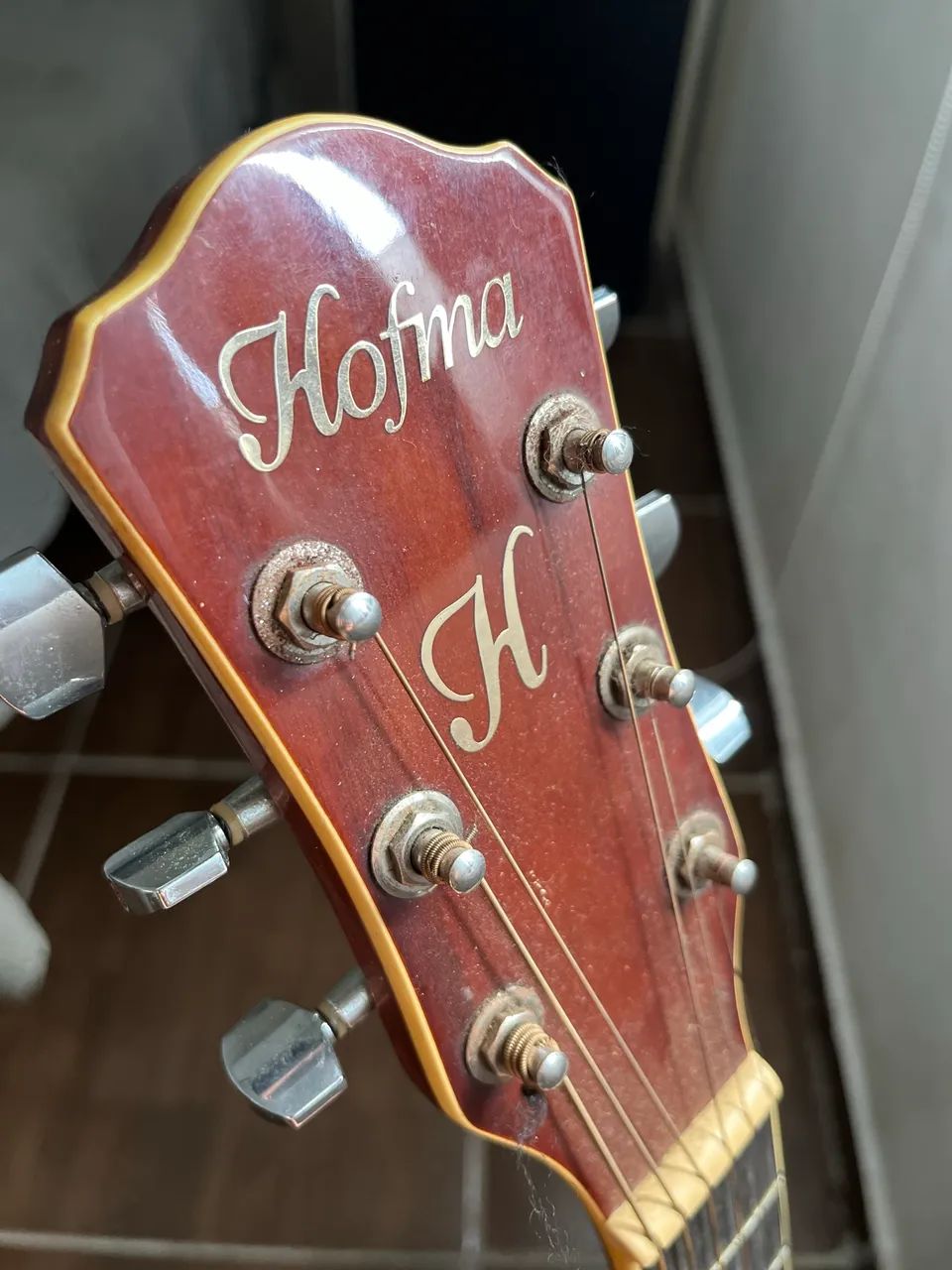 Violão elétrico em perfeito estado