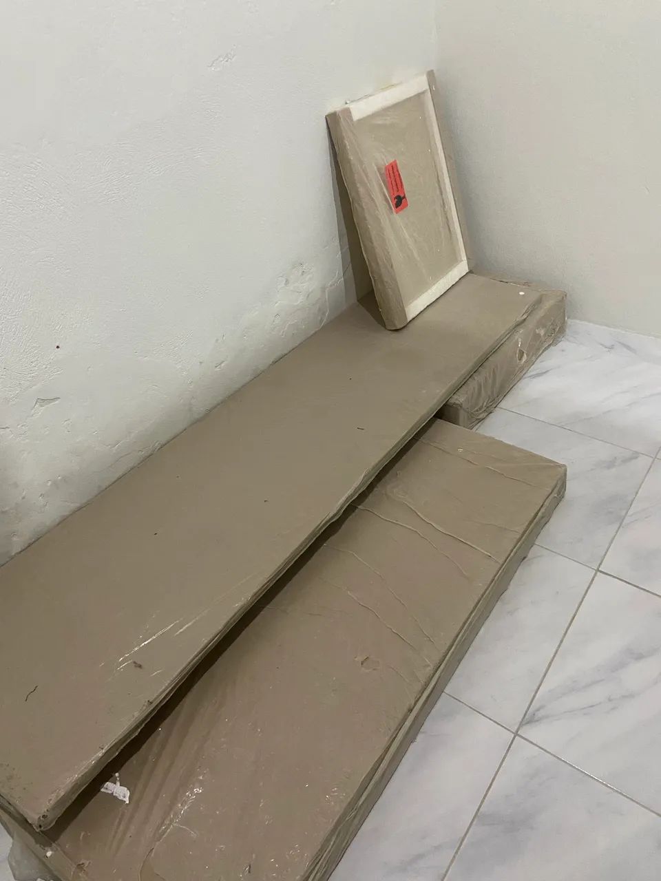 VENDO ARMÁRIO NOVO, AINDA NA CAIXA 